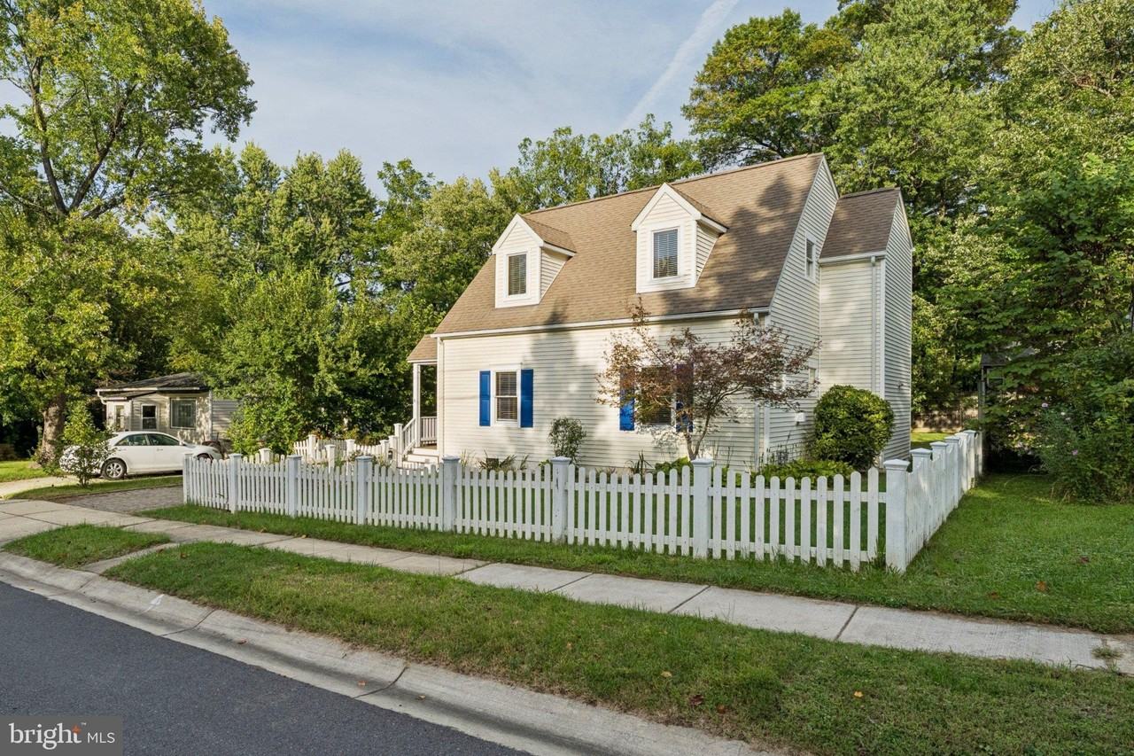 101 Charles St - Photo 3 of 47