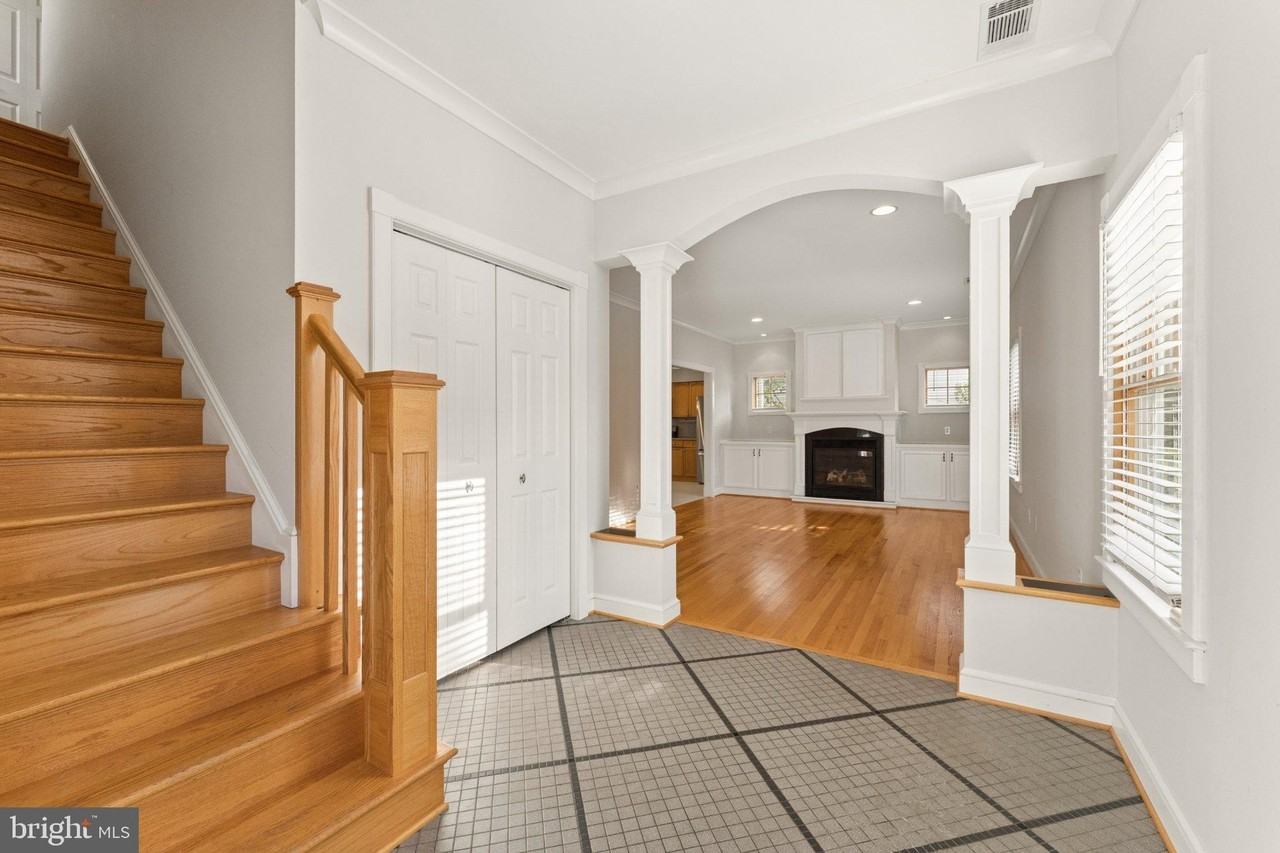101 Charles St - Photo 4 of 47