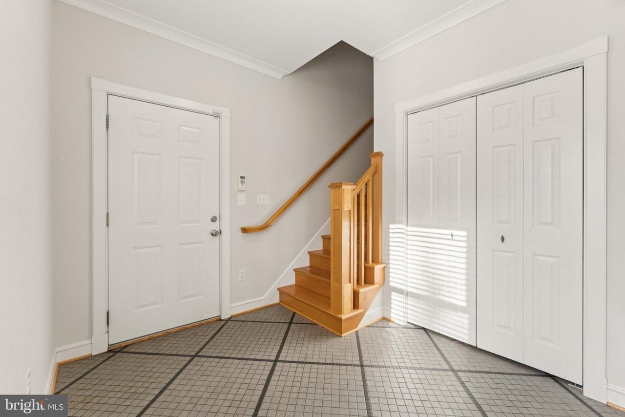 101 Charles St - Photo 6 of 47