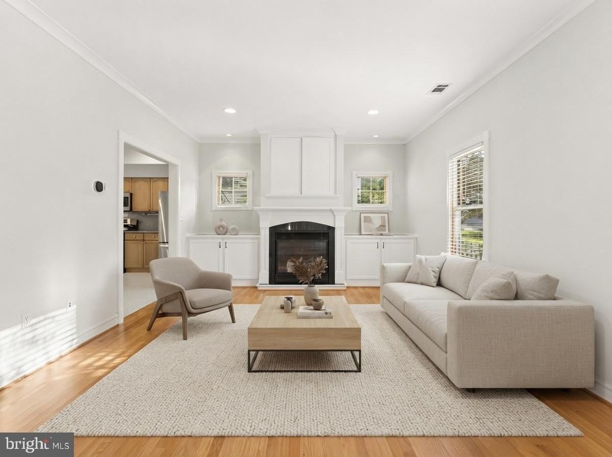 101 Charles St - Photo 7 of 47