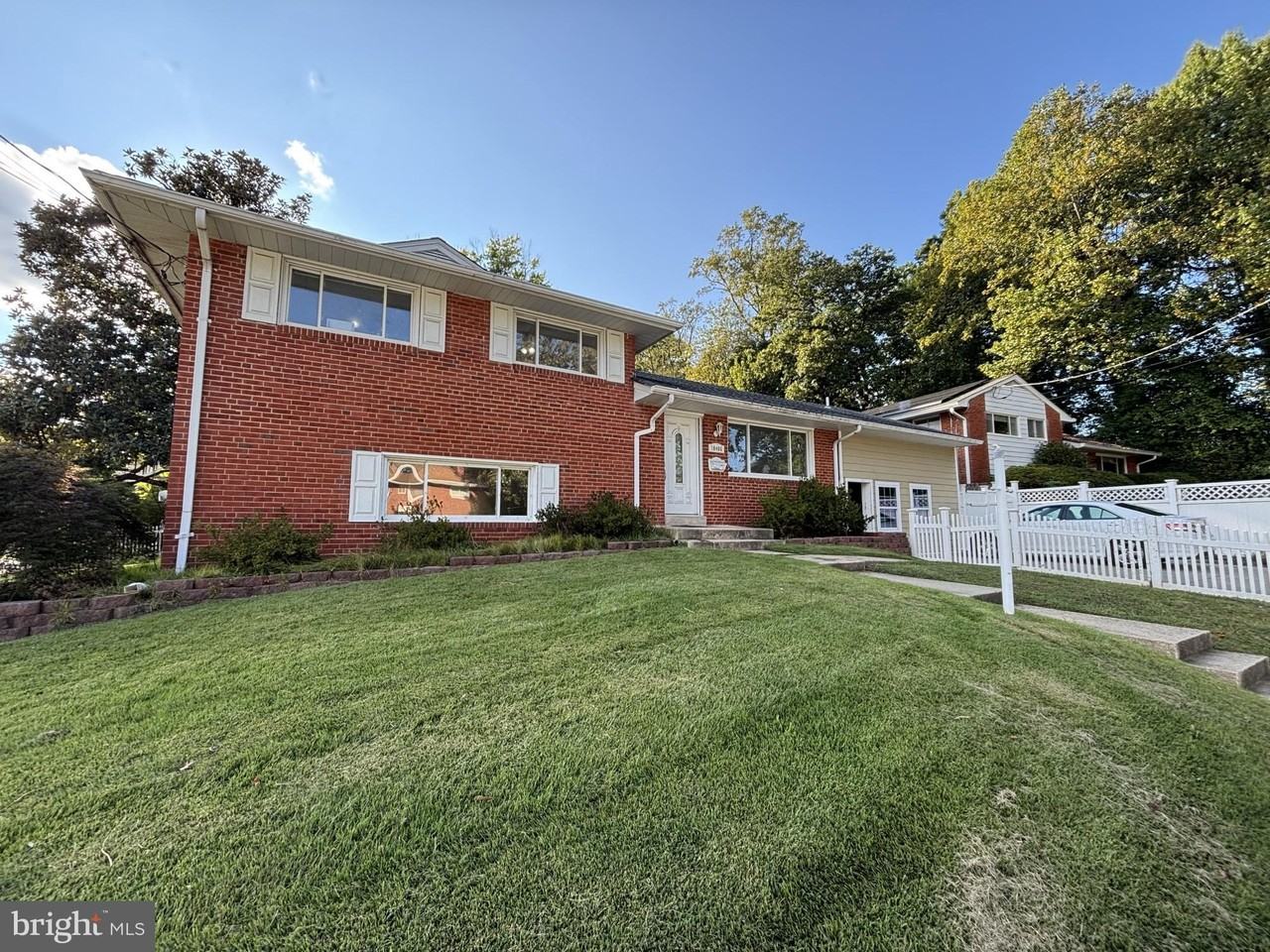 10406 Conover Dr - Photo 2 of 9