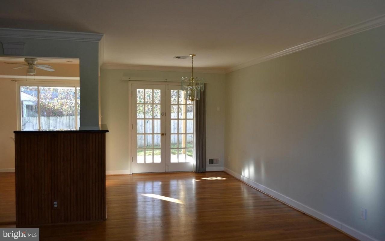 10406 Conover Dr - Photo 4 of 9
