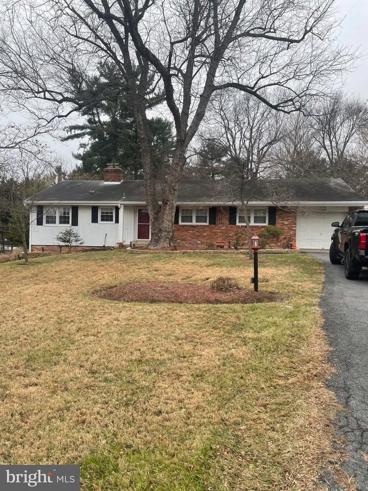 14608 Sturtevant Rd - Photo 2 of 24