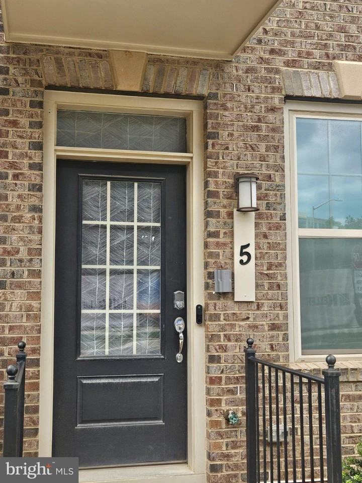 5 Morrison Dr - Photo 2 of 37