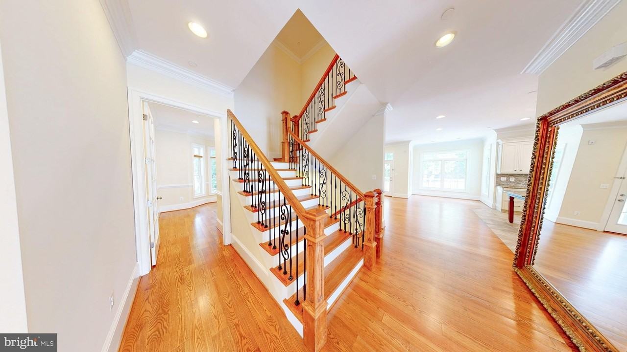 6403 Earlham Dr - Photo 4 of 49