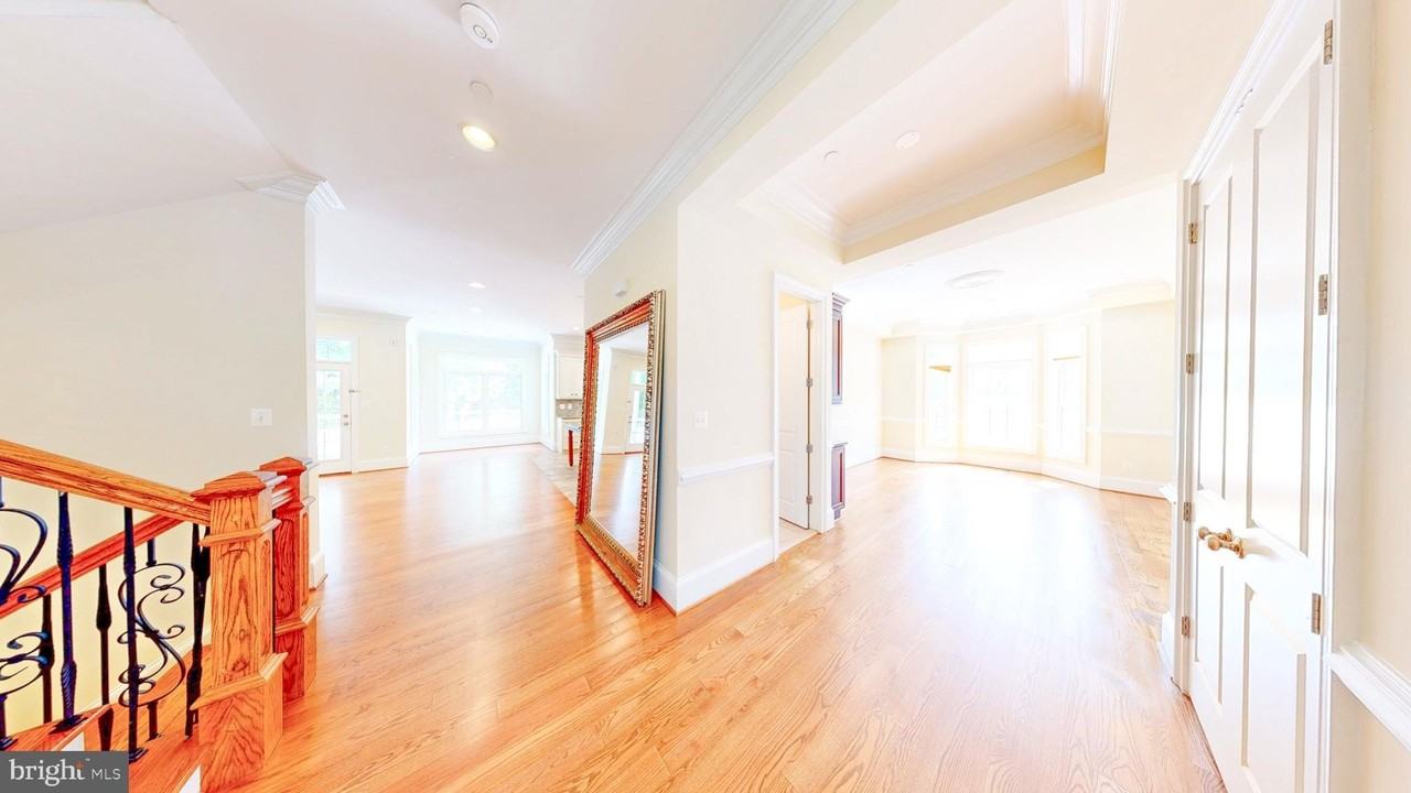 6403 Earlham Dr - Photo 5 of 49