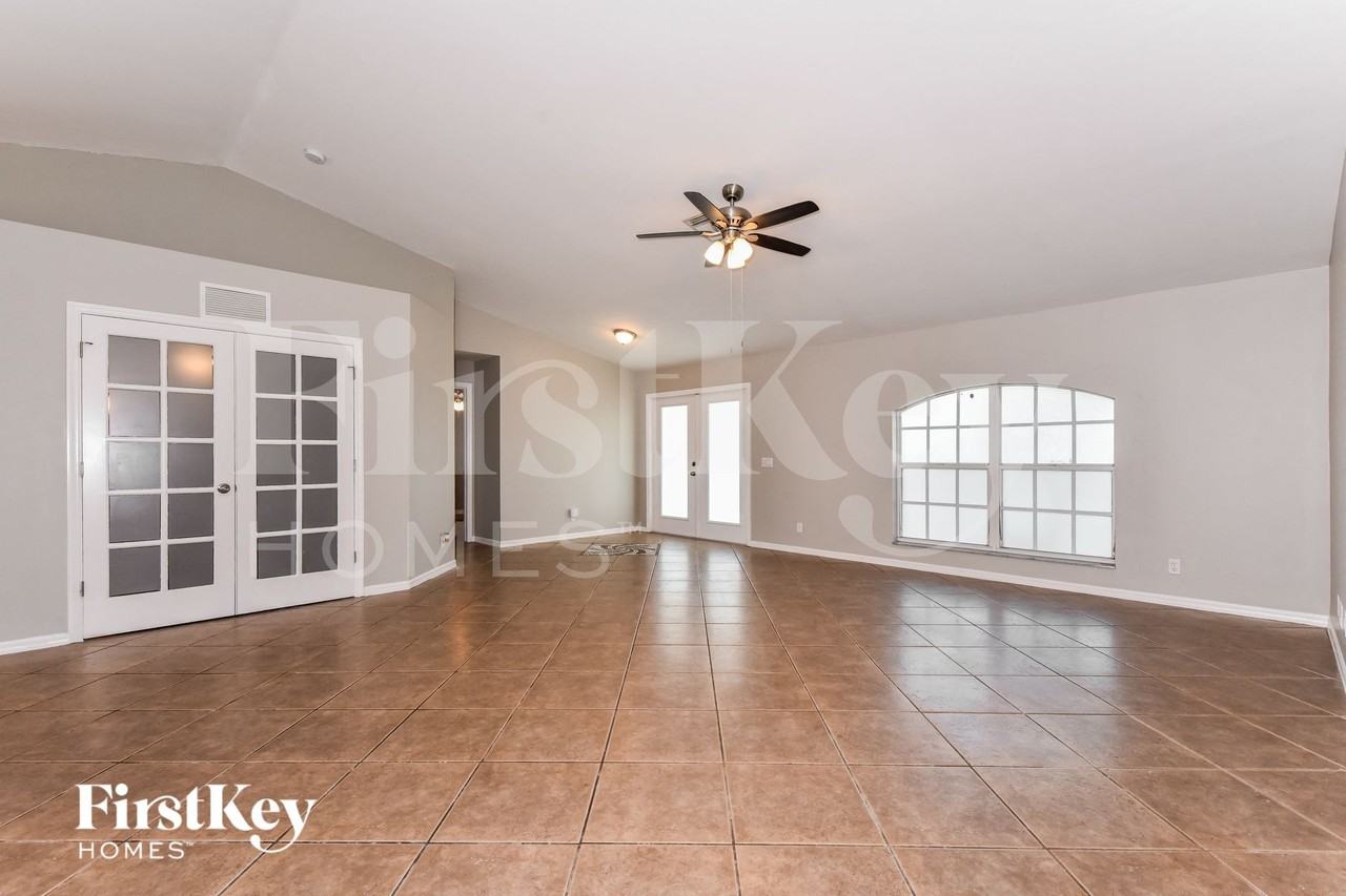 3736 Sw Santa Barbara Pl - Photo 3 of 17