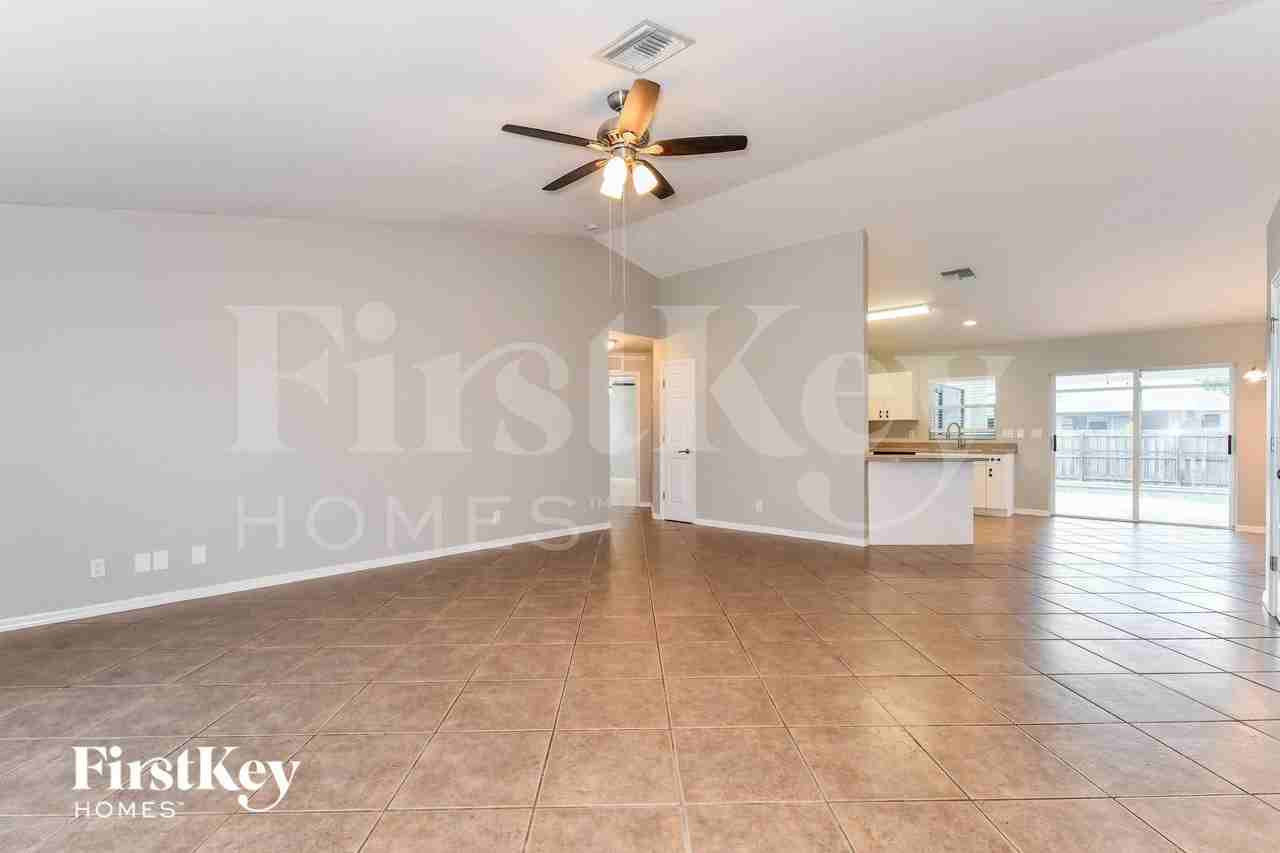 3736 Sw Santa Barbara Pl - Photo 4 of 17