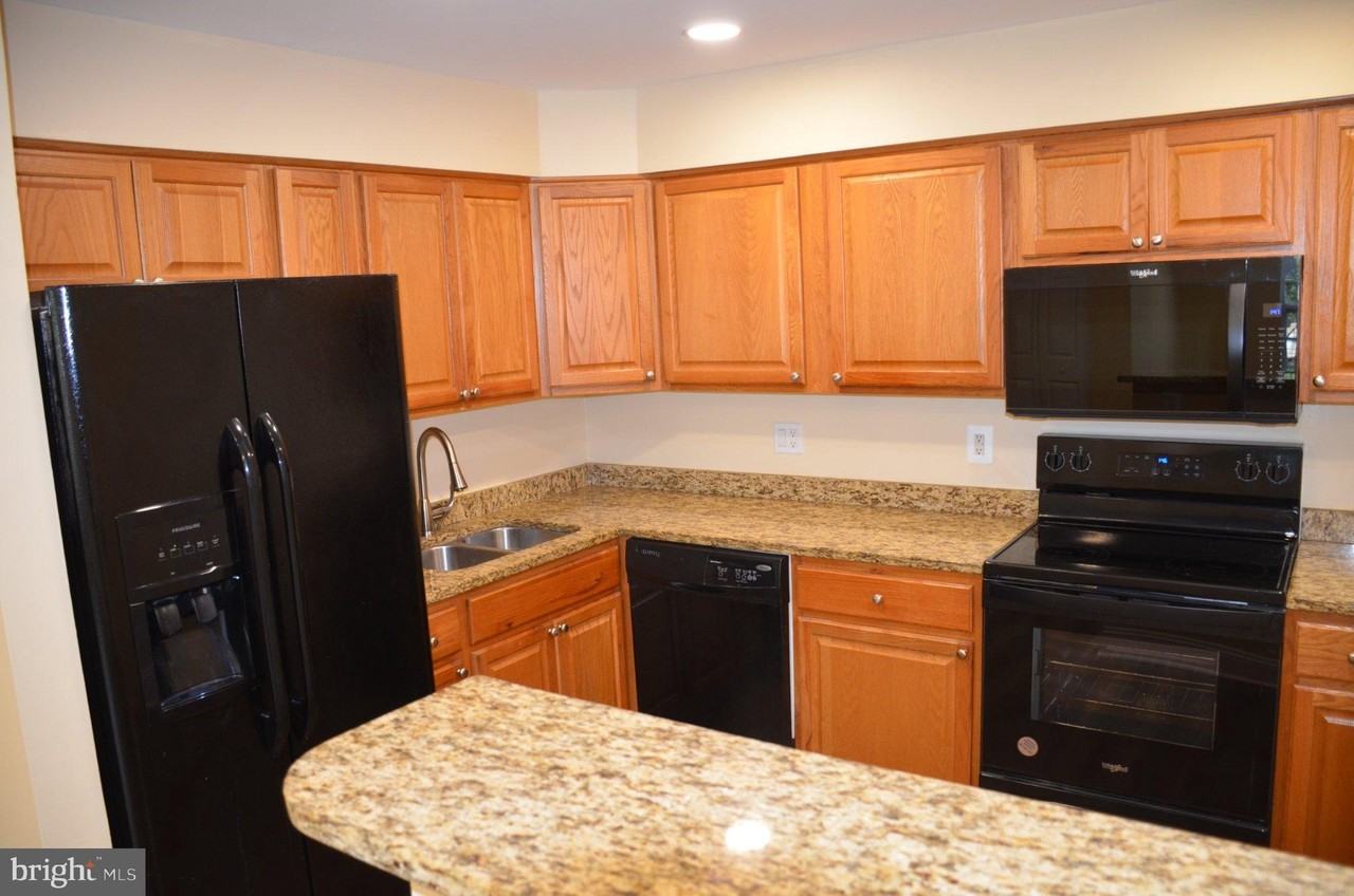 8776 Grasmere Ct - Photo 2 of 30