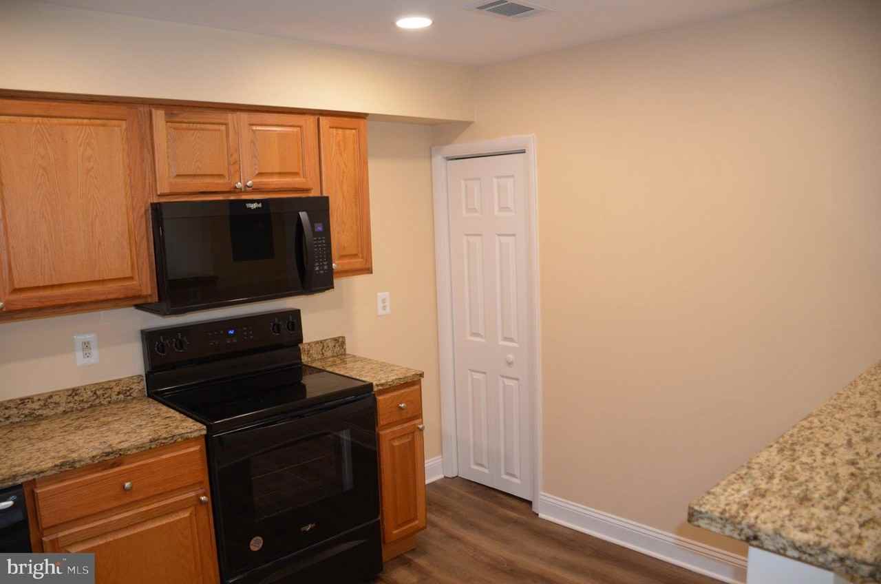8776 Grasmere Ct - Photo 3 of 30