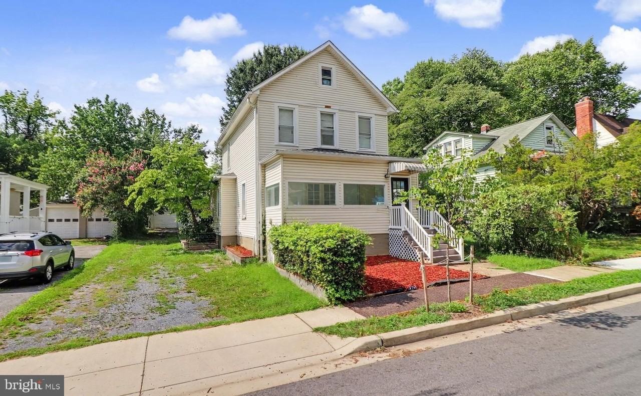 3107 Upshur St - Photo 2 of 39