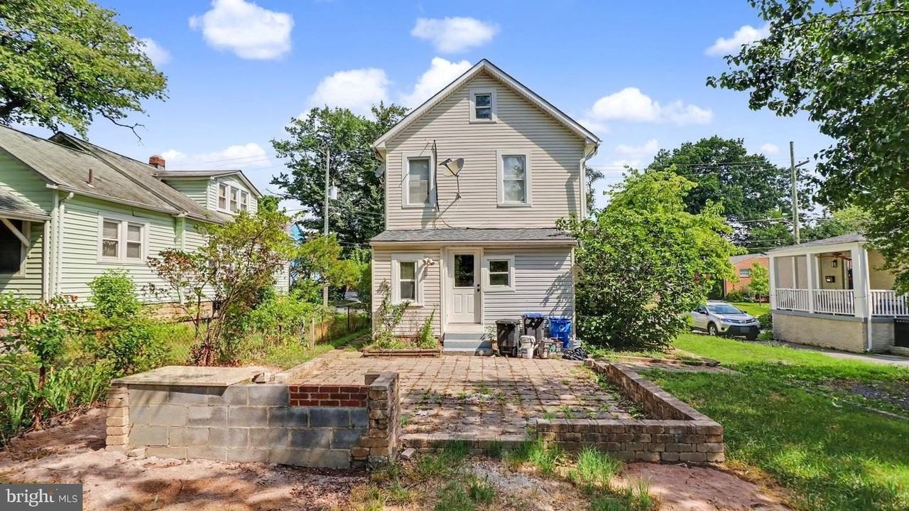 3107 Upshur St - Photo 4 of 39