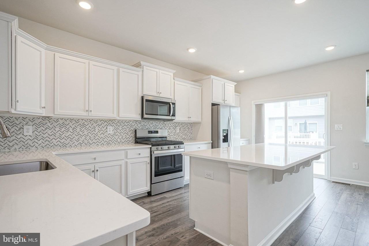 4 Venice Ln - Photo 4 of 34