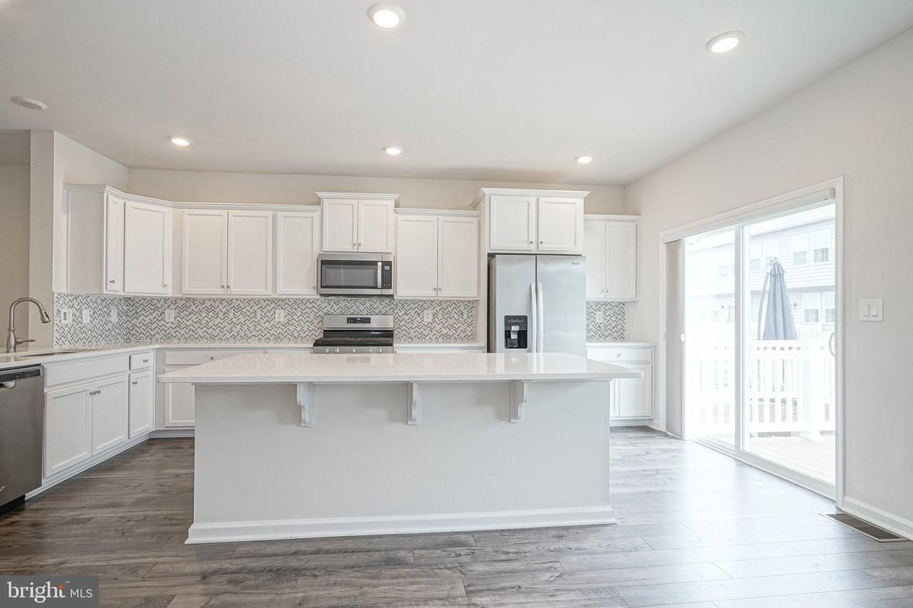 4 Venice Ln - Photo 7 of 34