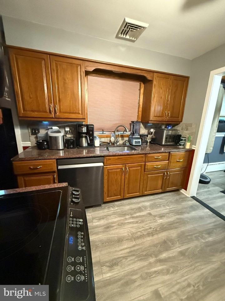 110 Gropp Ave - Photo 7 of 21