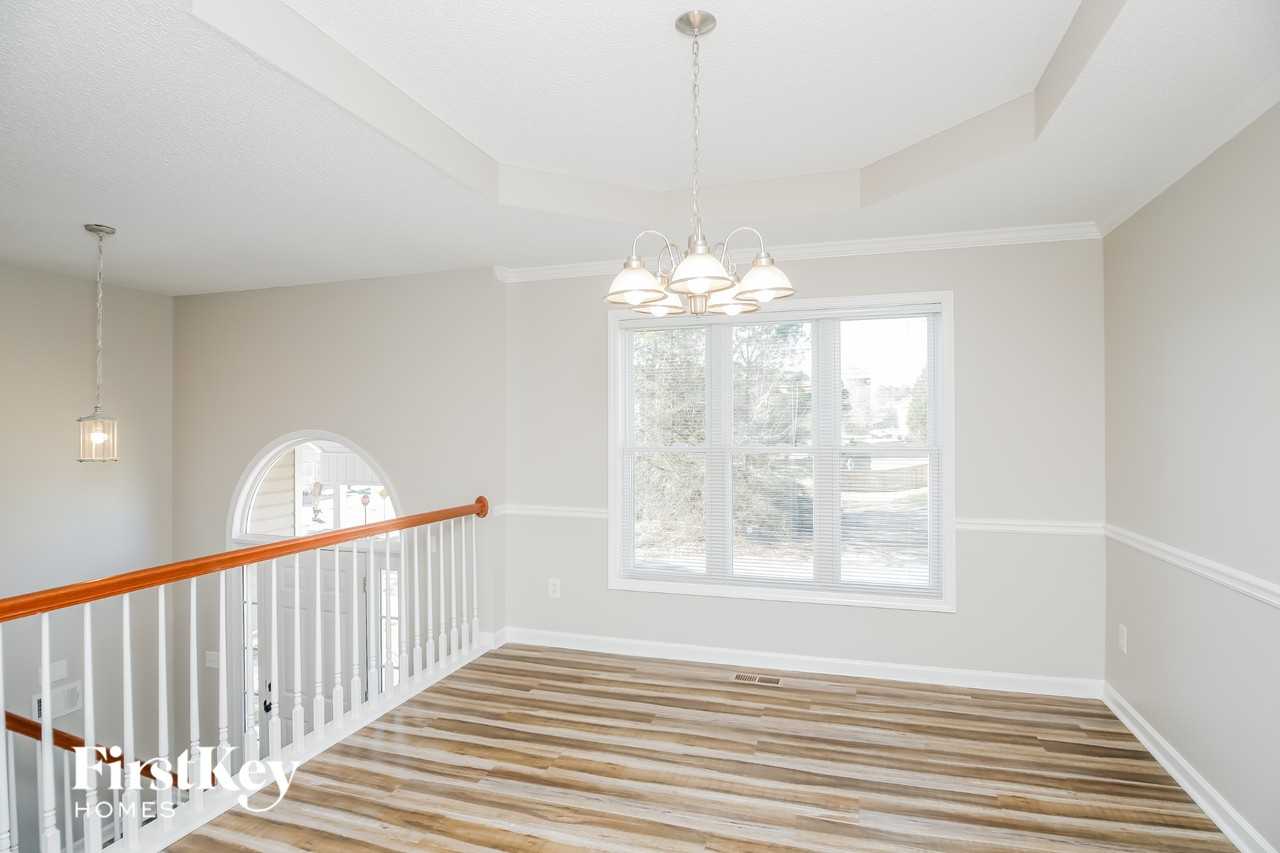 5507 Millers Creek Dr - Photo 4 of 15