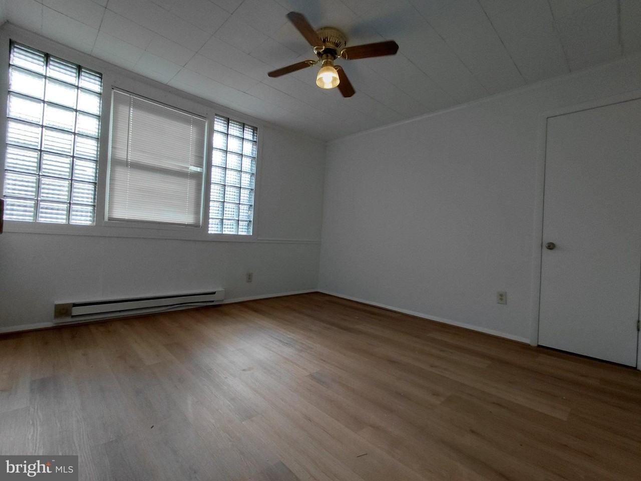 724 W Broad St Apt A - Photo 3 of 6