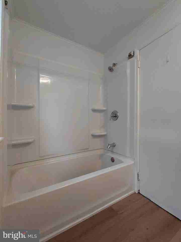 724 W Broad St Apt A - Photo 6 of 6