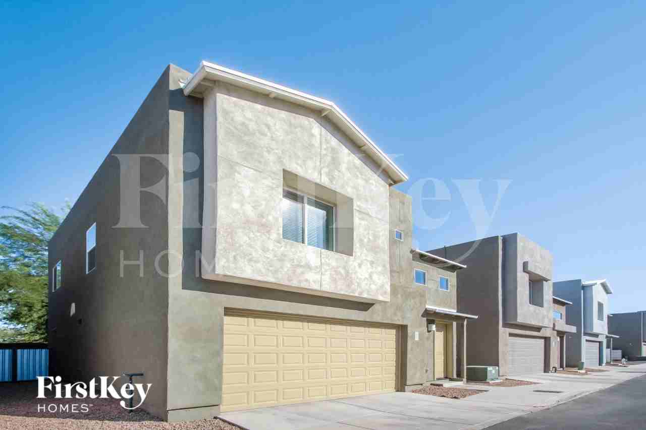 2852 N Fair Oaks Ave - Photo 2 of 16