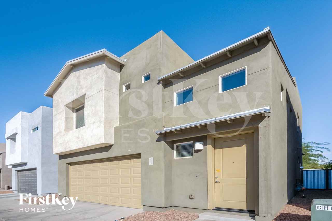 2852 N Fair Oaks Ave - Photo 3 of 16