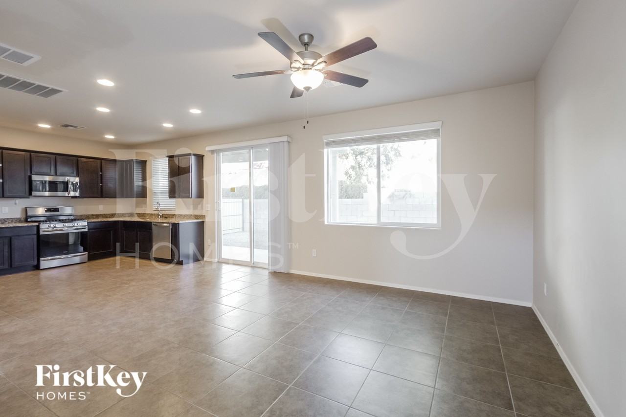2852 N Fair Oaks Ave - Photo 4 of 16