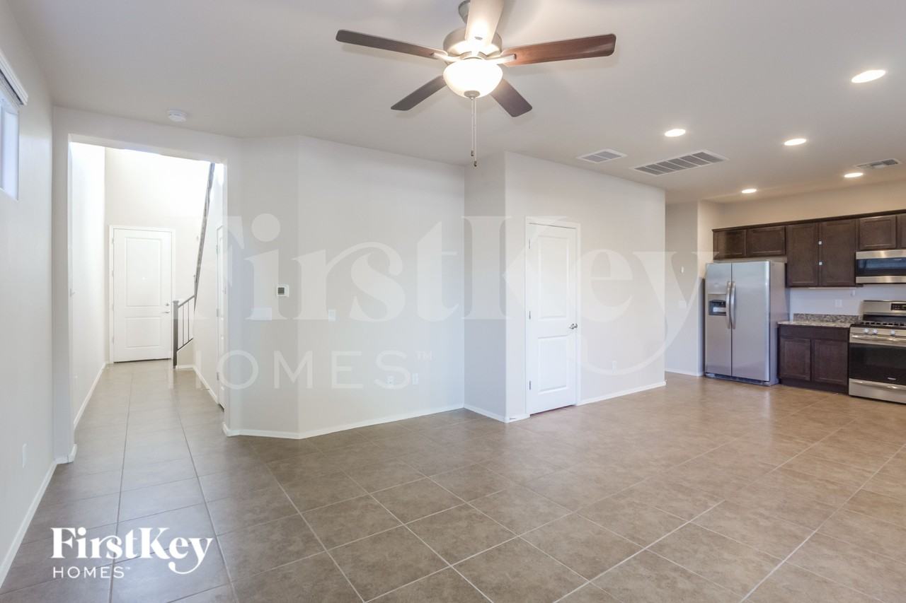 2852 N Fair Oaks Ave - Photo 5 of 16