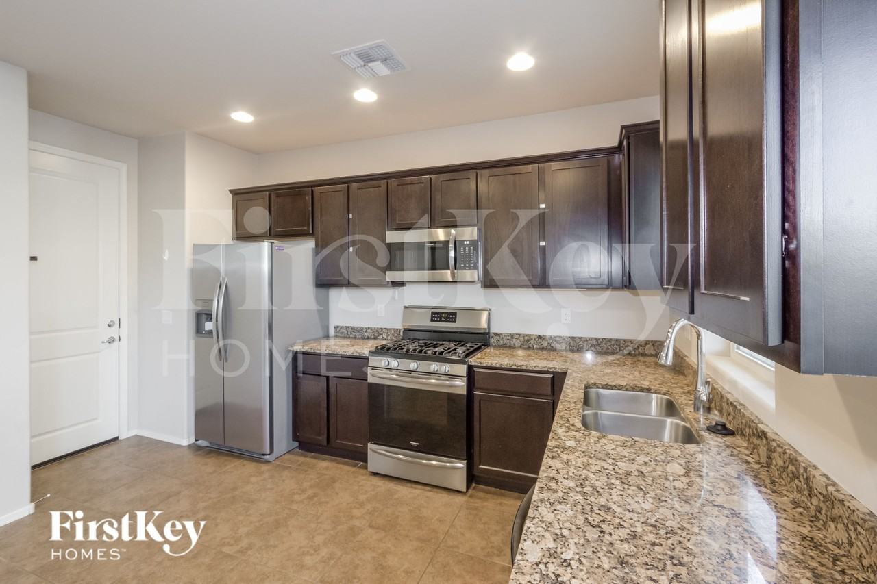2852 N Fair Oaks Ave - Photo 6 of 16