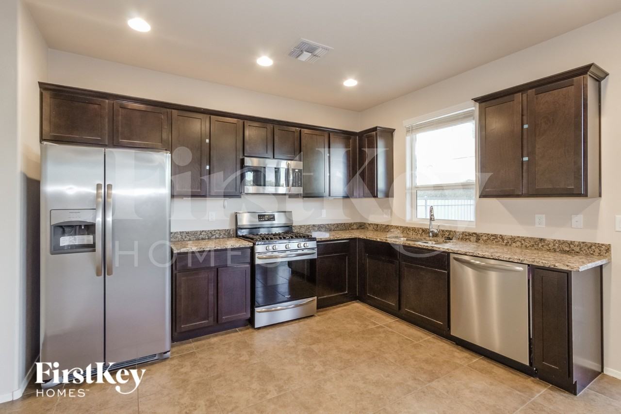 2852 N Fair Oaks Ave - Photo 7 of 16