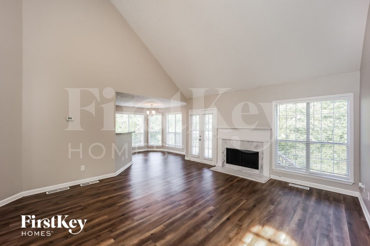 7956 Clearview Cir - Photo 3 of 16