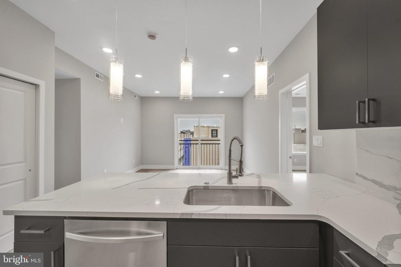 1111 S 24th St #402 - Photo 4 of 17