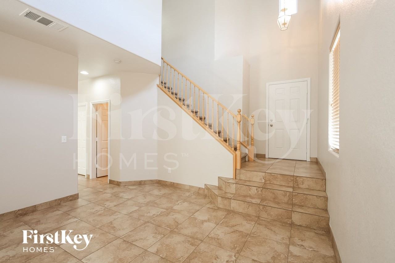 8069 Starling View Ct - Photo 2 of 15