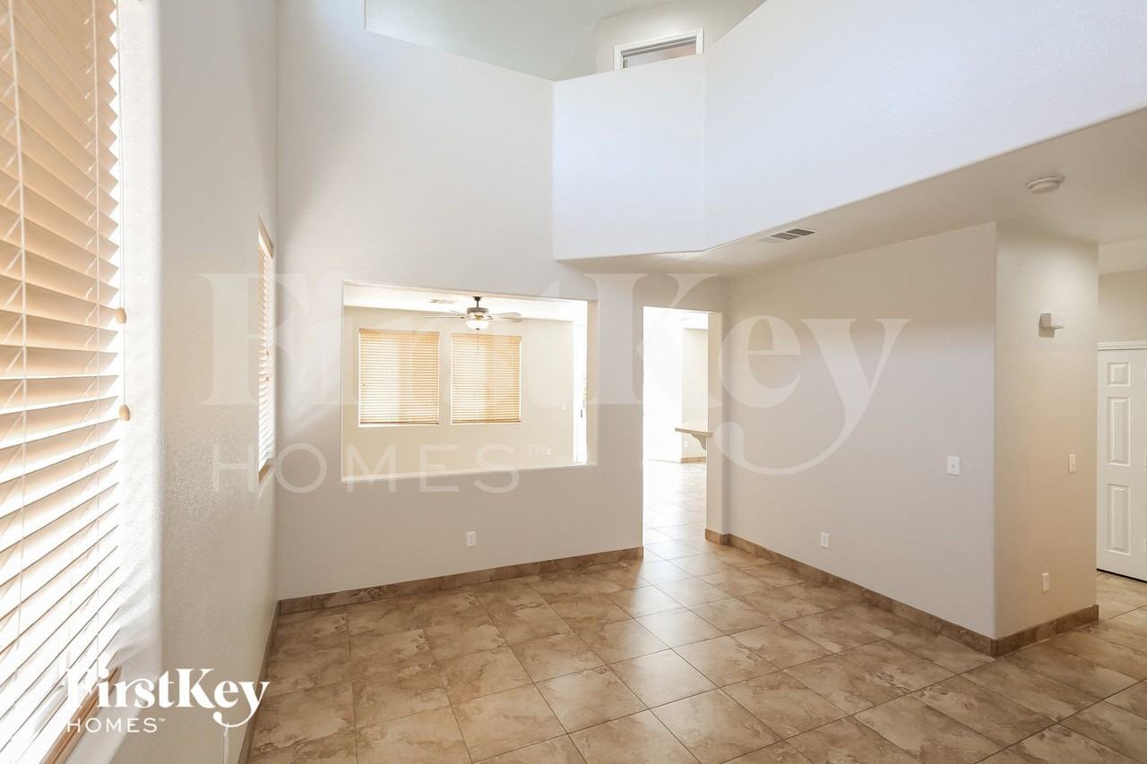 8069 Starling View Ct - Photo 3 of 15