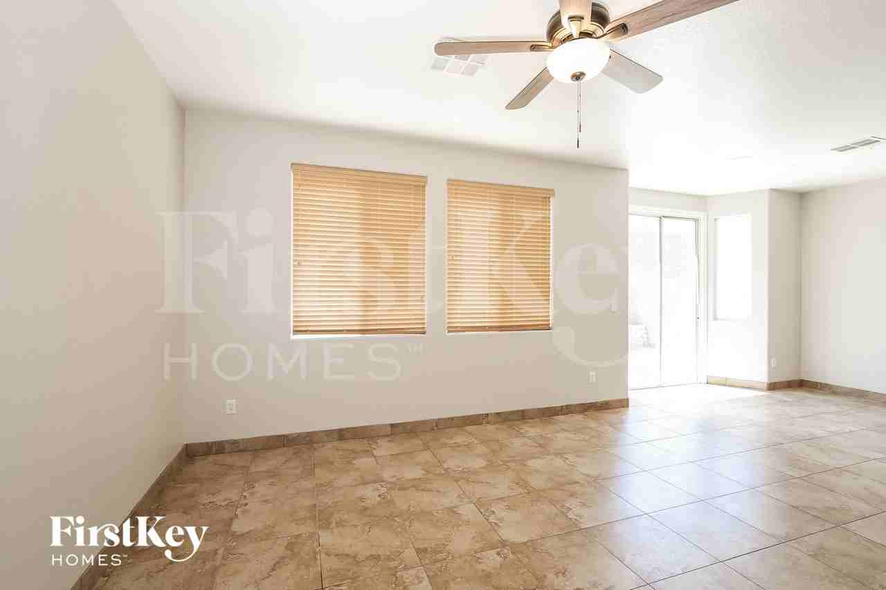 8069 Starling View Ct - Photo 4 of 15
