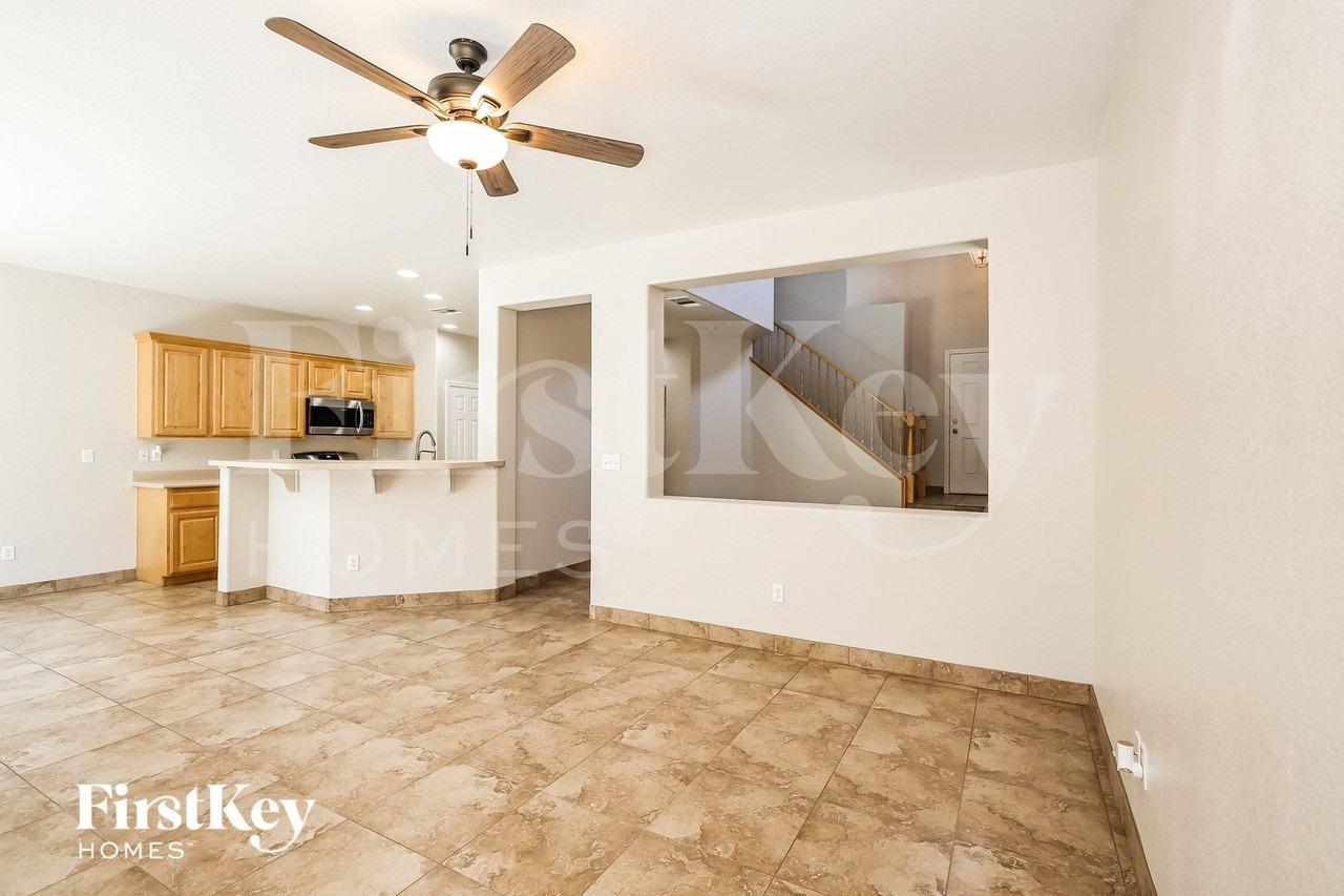 8069 Starling View Ct - Photo 5 of 15
