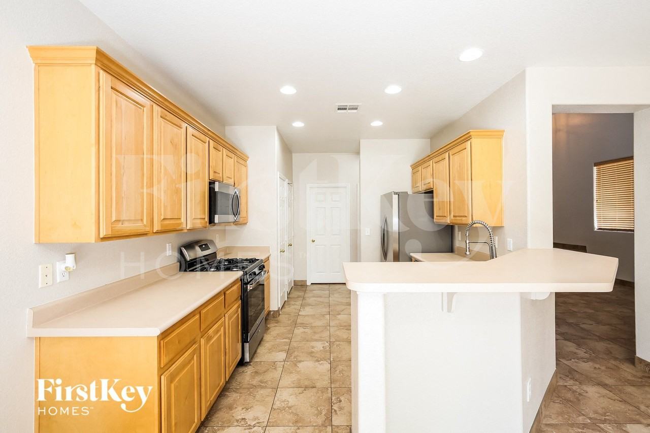 8069 Starling View Ct - Photo 7 of 15