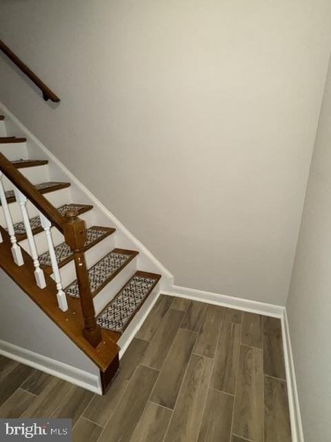 7412 Hallcrest Dr - Photo 3 of 43