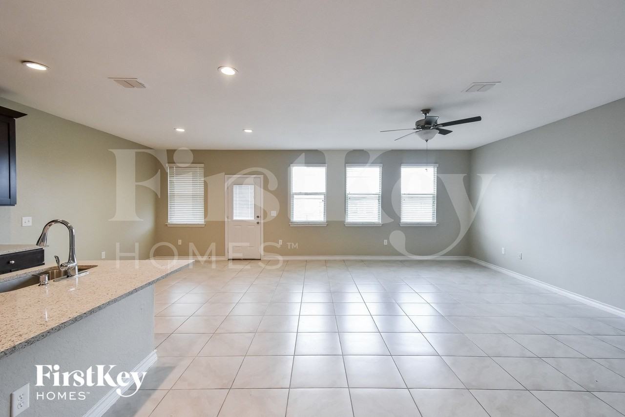 10339 Rosalina Loop - Photo 4 of 15