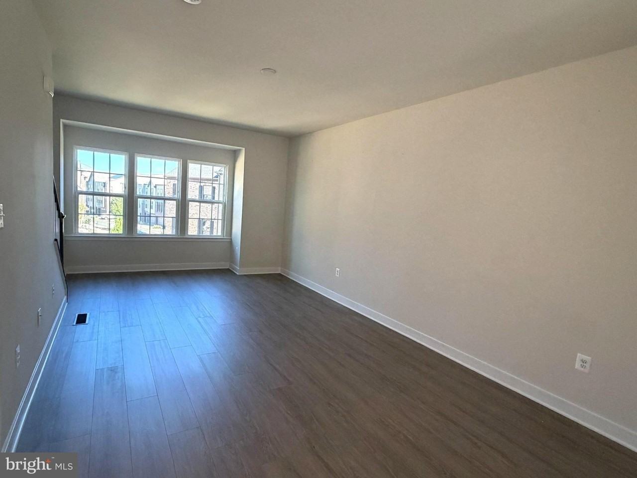 13907 Airfoil Rd - Photo 3 of 20