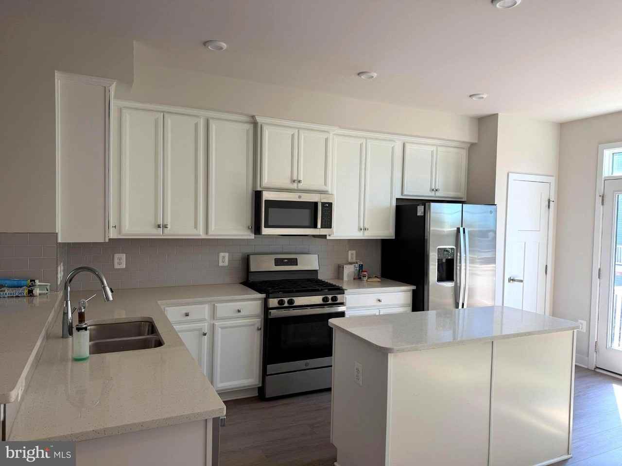 13907 Airfoil Rd - Photo 6 of 20