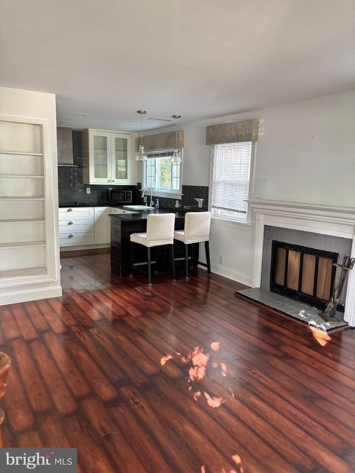 2308 Fairview Ter - Photo 3 of 31