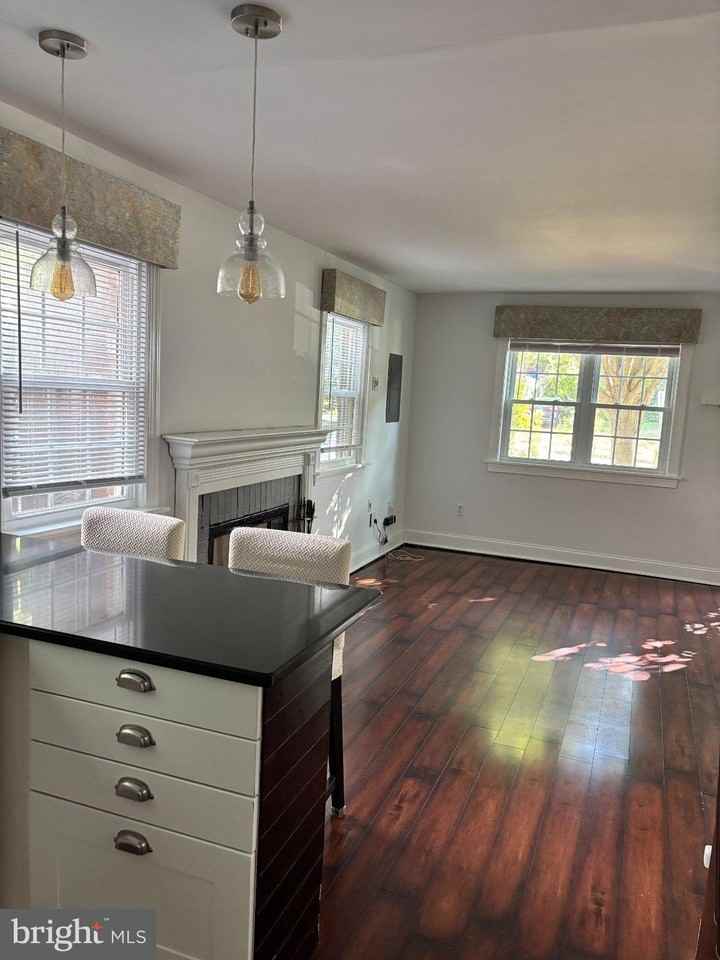 2308 Fairview Ter - Photo 4 of 31