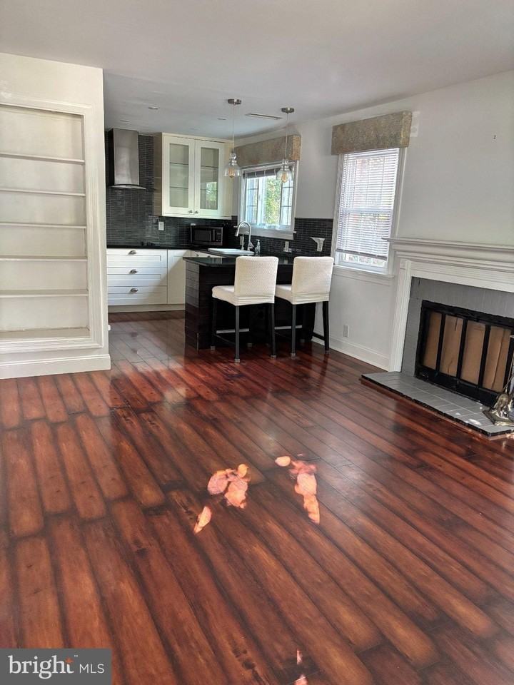 2308 Fairview Ter - Photo 5 of 31