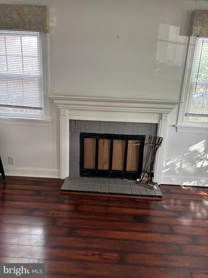 2308 Fairview Ter - Photo 6 of 31
