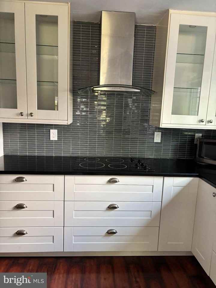 2308 Fairview Ter - Photo 7 of 31