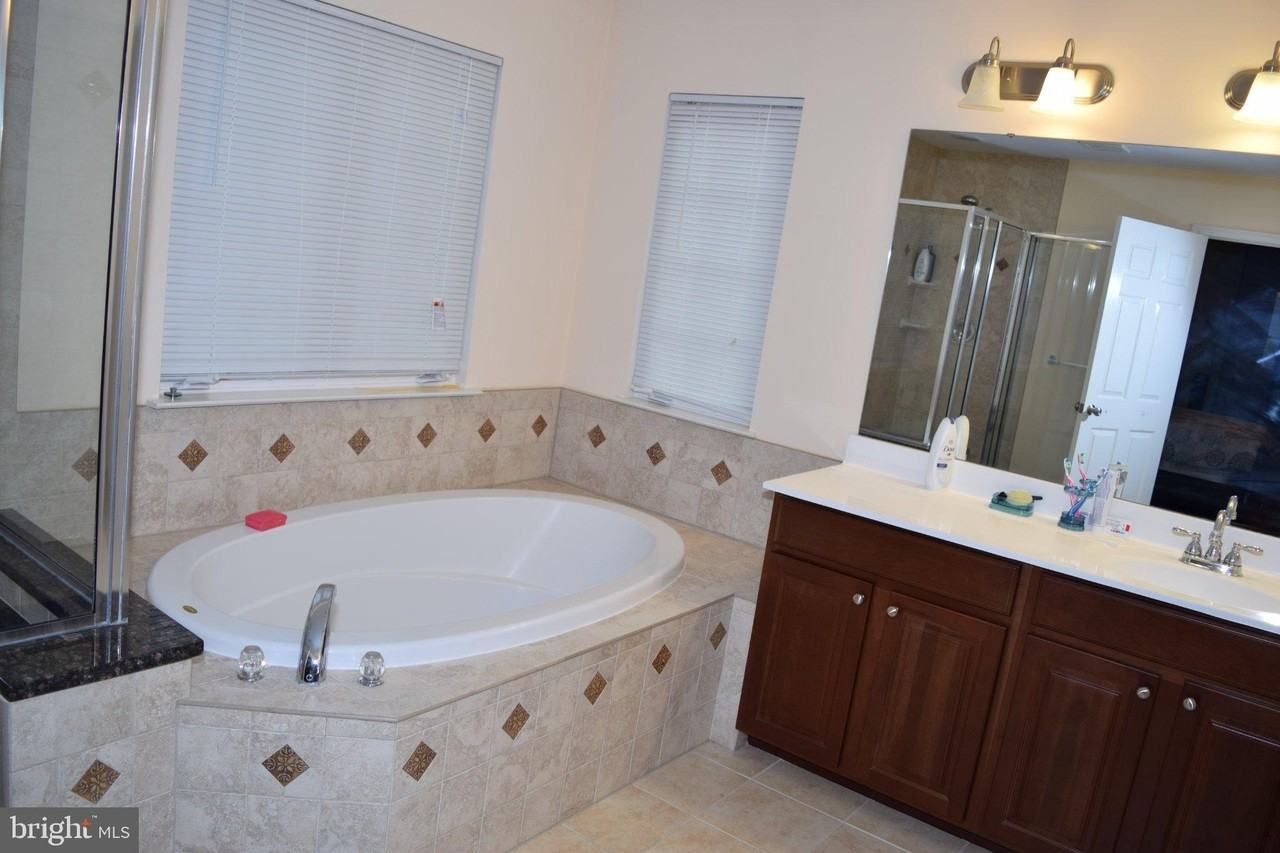 3791 Louise Ave - Photo 4 of 50