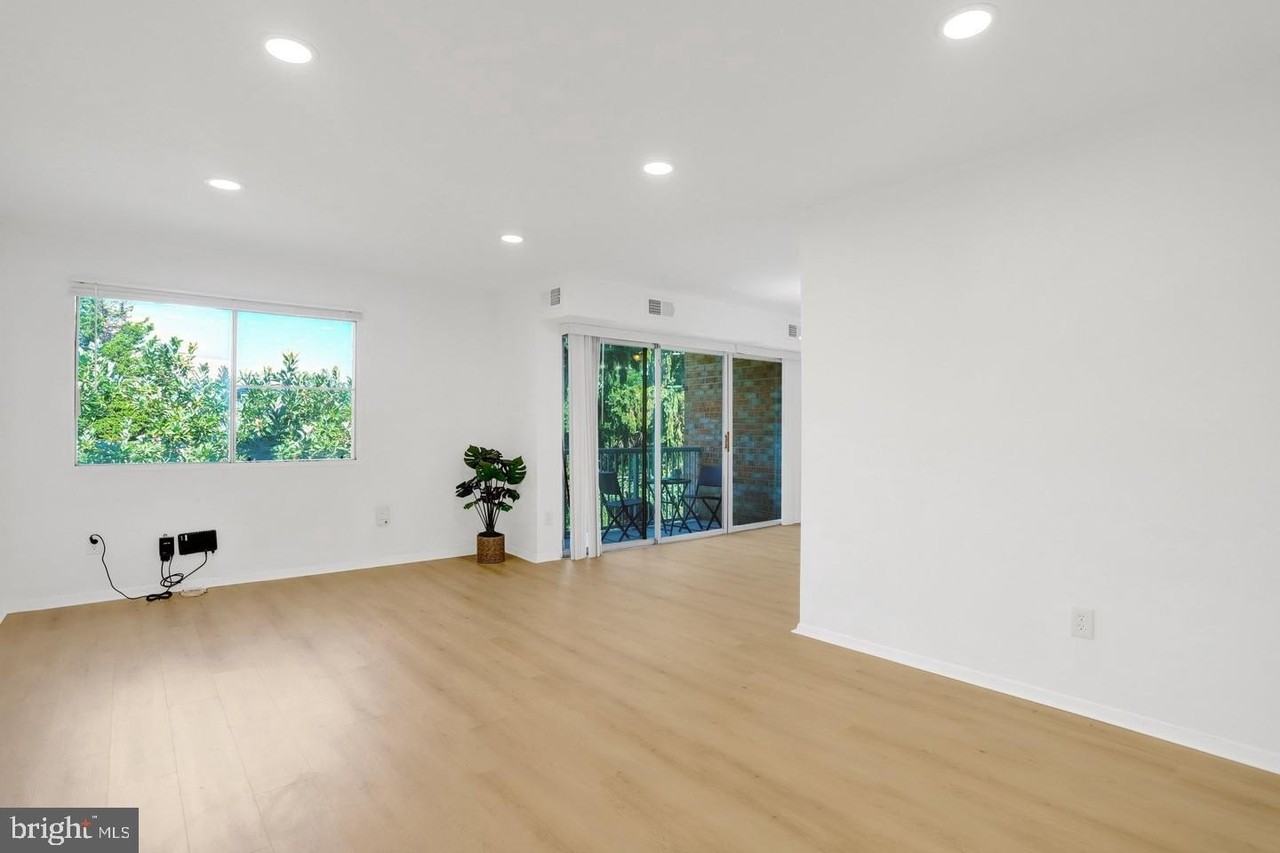 2909 Charing Cross Rd #13 - Photo 3 of 37