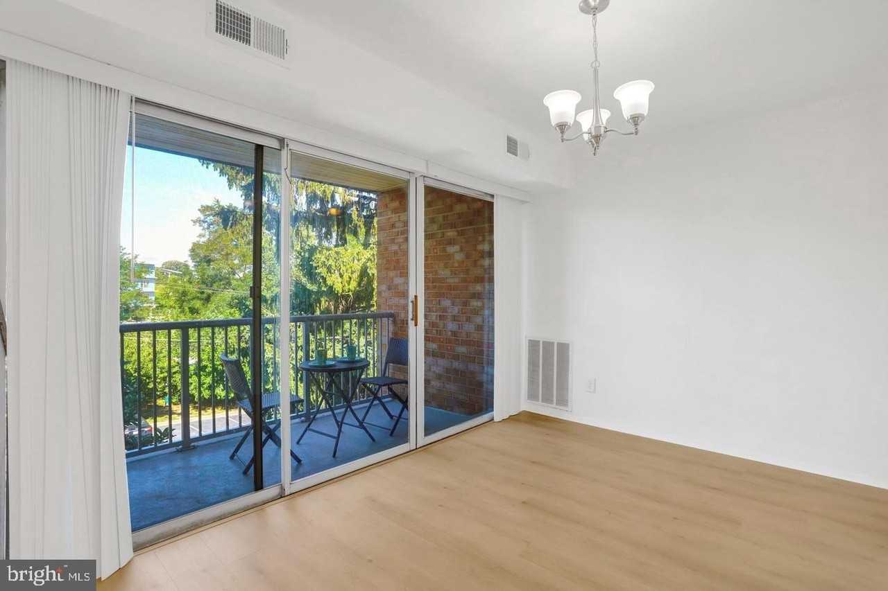 2909 Charing Cross Rd #13 - Photo 4 of 37