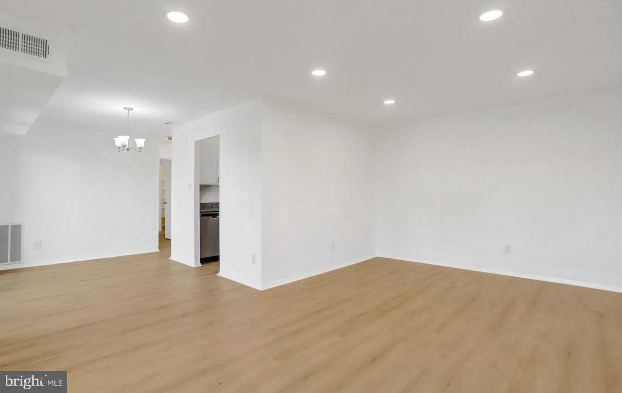 2909 Charing Cross Rd #13 - Photo 6 of 37