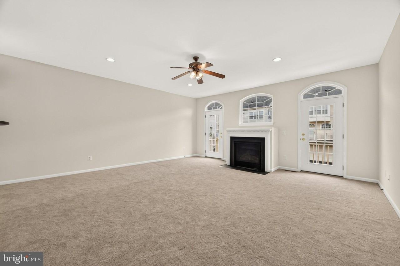 22997 Bulwark Ter - Photo 5 of 26