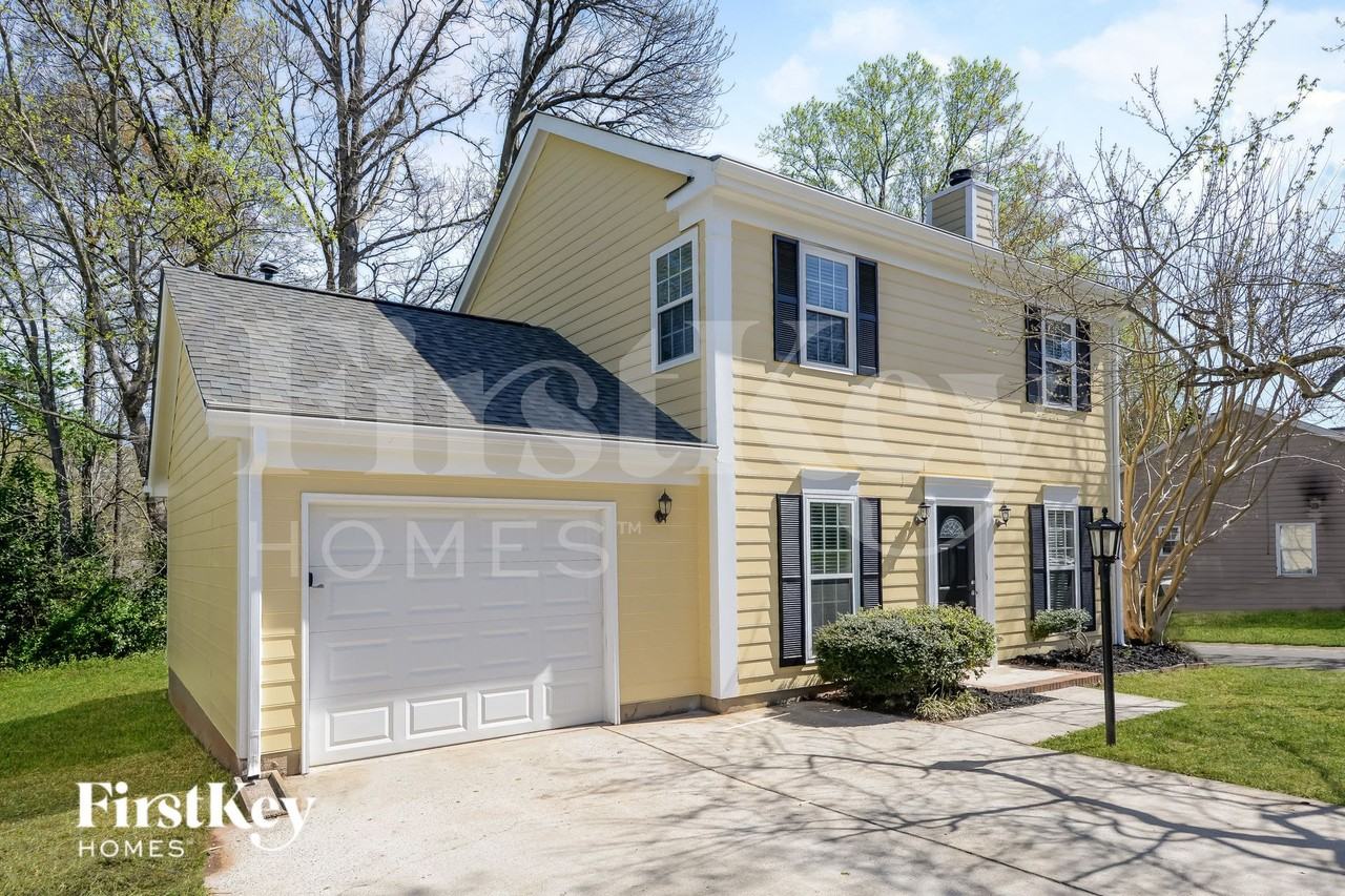 8947 Chesham Dr - Photo 2 of 15